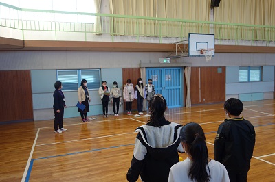 ２