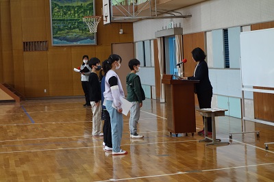 １
