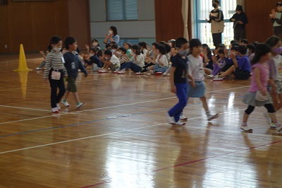 ２