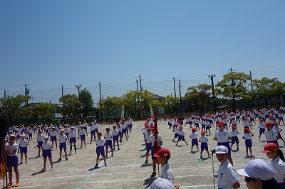 ４