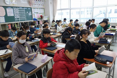 朝読書の様子1
