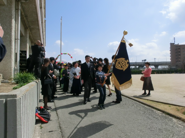 卒業生送り出し